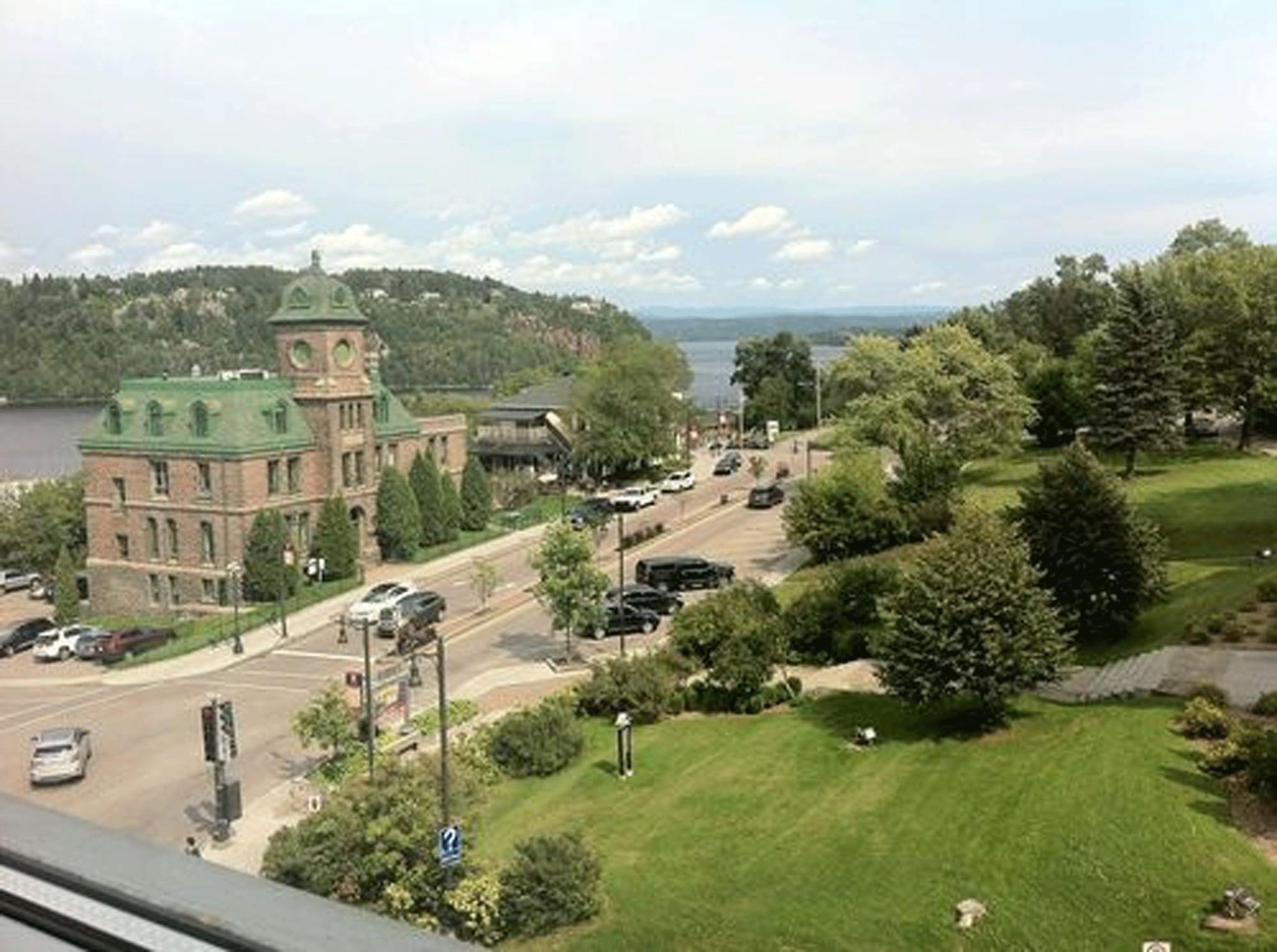 Hotel Chicoutimi, Affilie A Hyvi エクステリア 写真