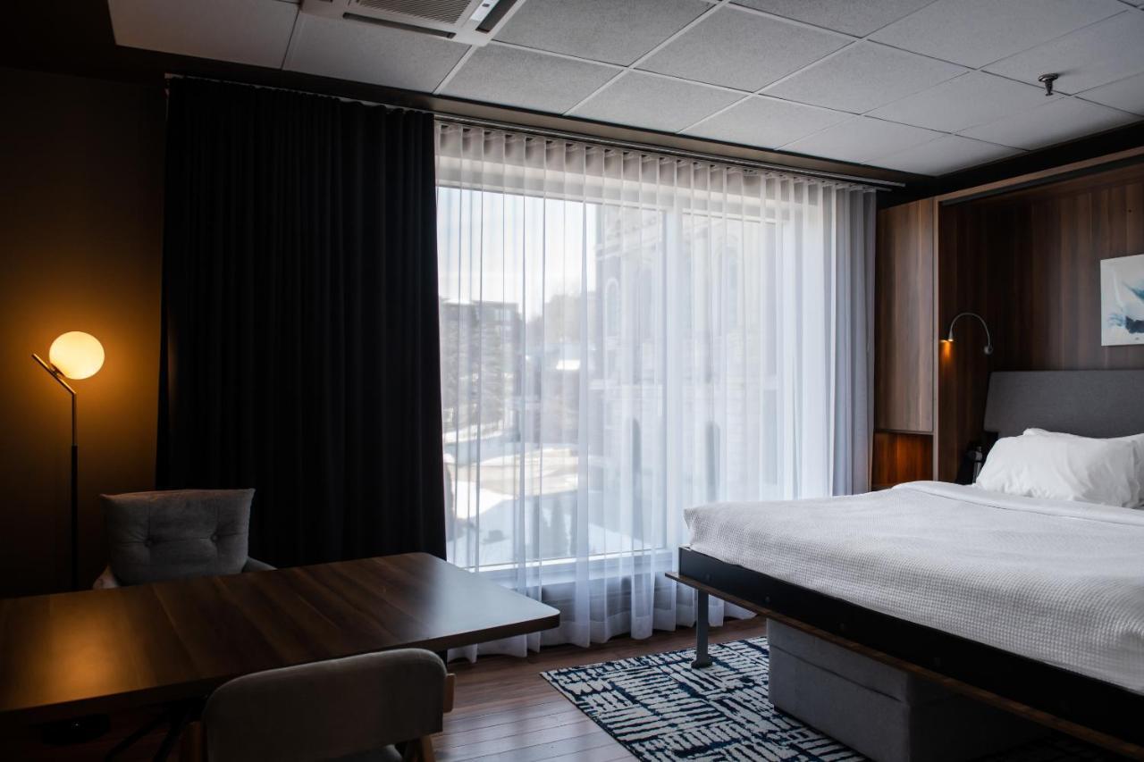 Hotel Chicoutimi, Affilie A Hyvi エクステリア 写真