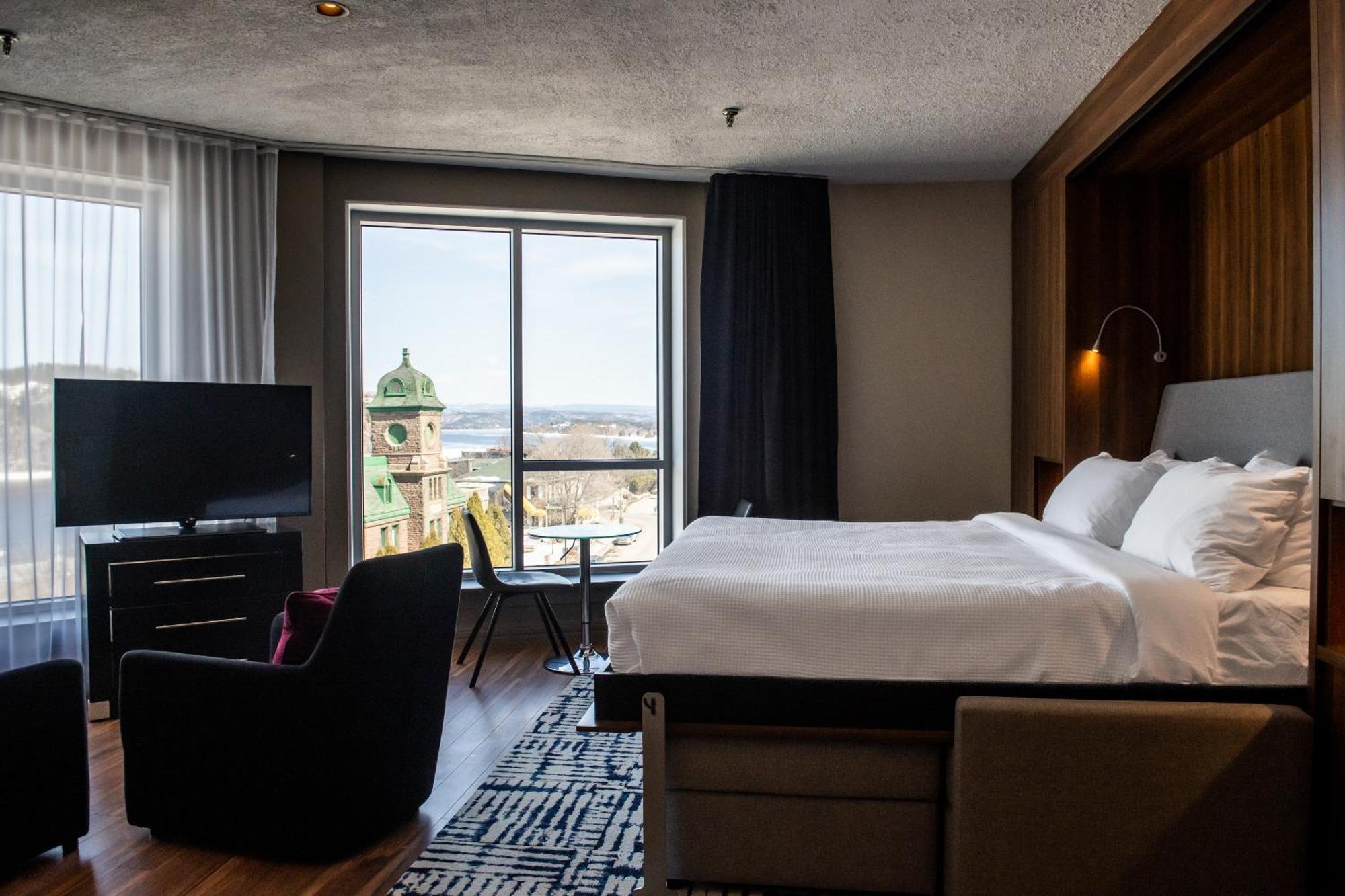Hotel Chicoutimi, Affilie A Hyvi エクステリア 写真