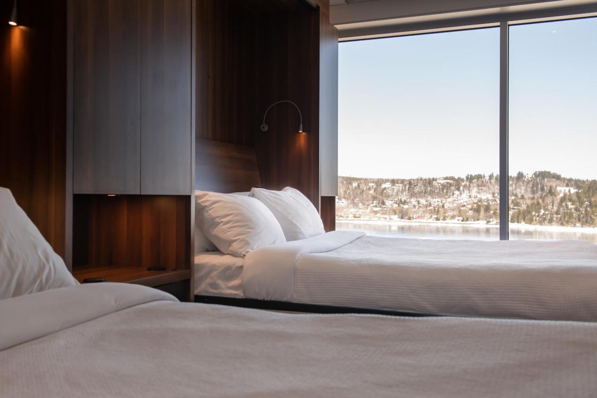 Hotel Chicoutimi, Affilie A Hyvi エクステリア 写真