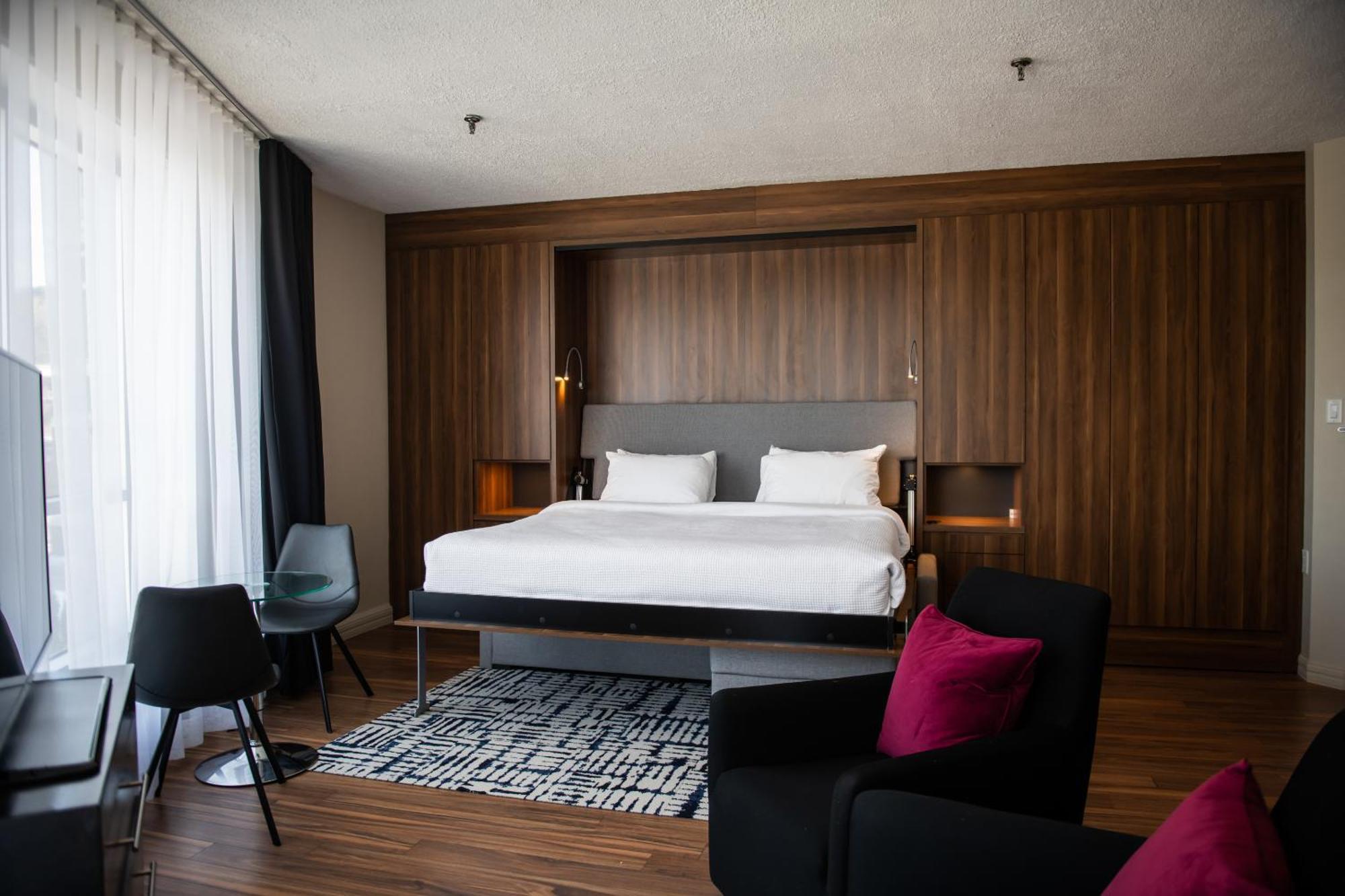 Hotel Chicoutimi, Affilie A Hyvi エクステリア 写真