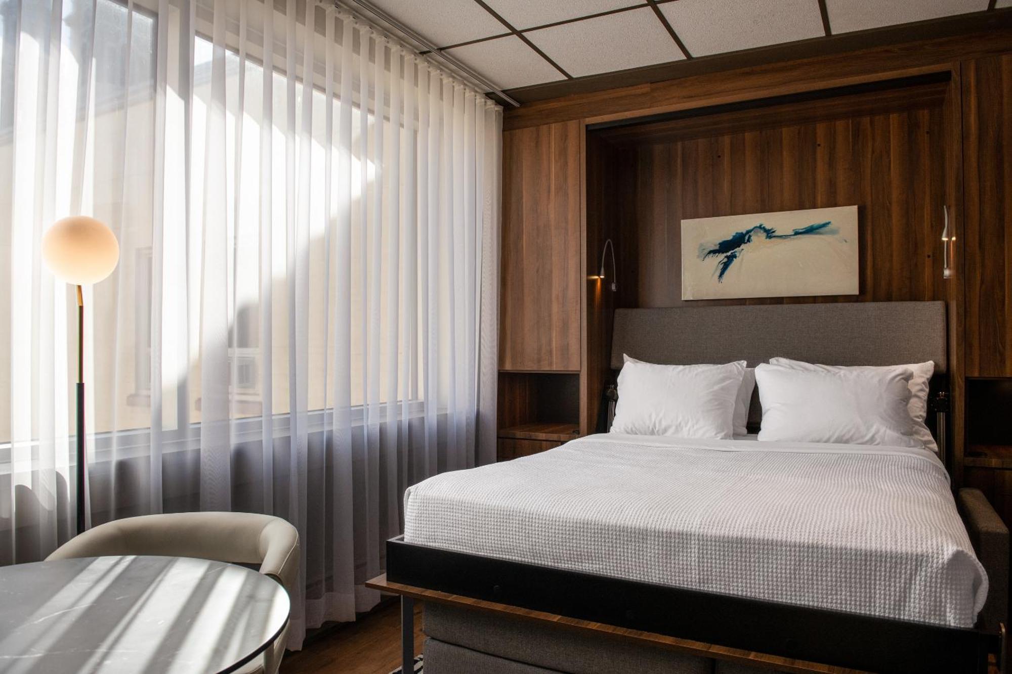 Hotel Chicoutimi, Affilie A Hyvi エクステリア 写真