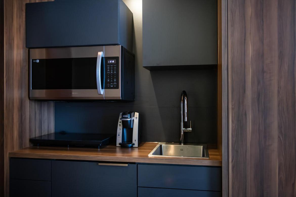 Hotel Chicoutimi, Affilie A Hyvi エクステリア 写真