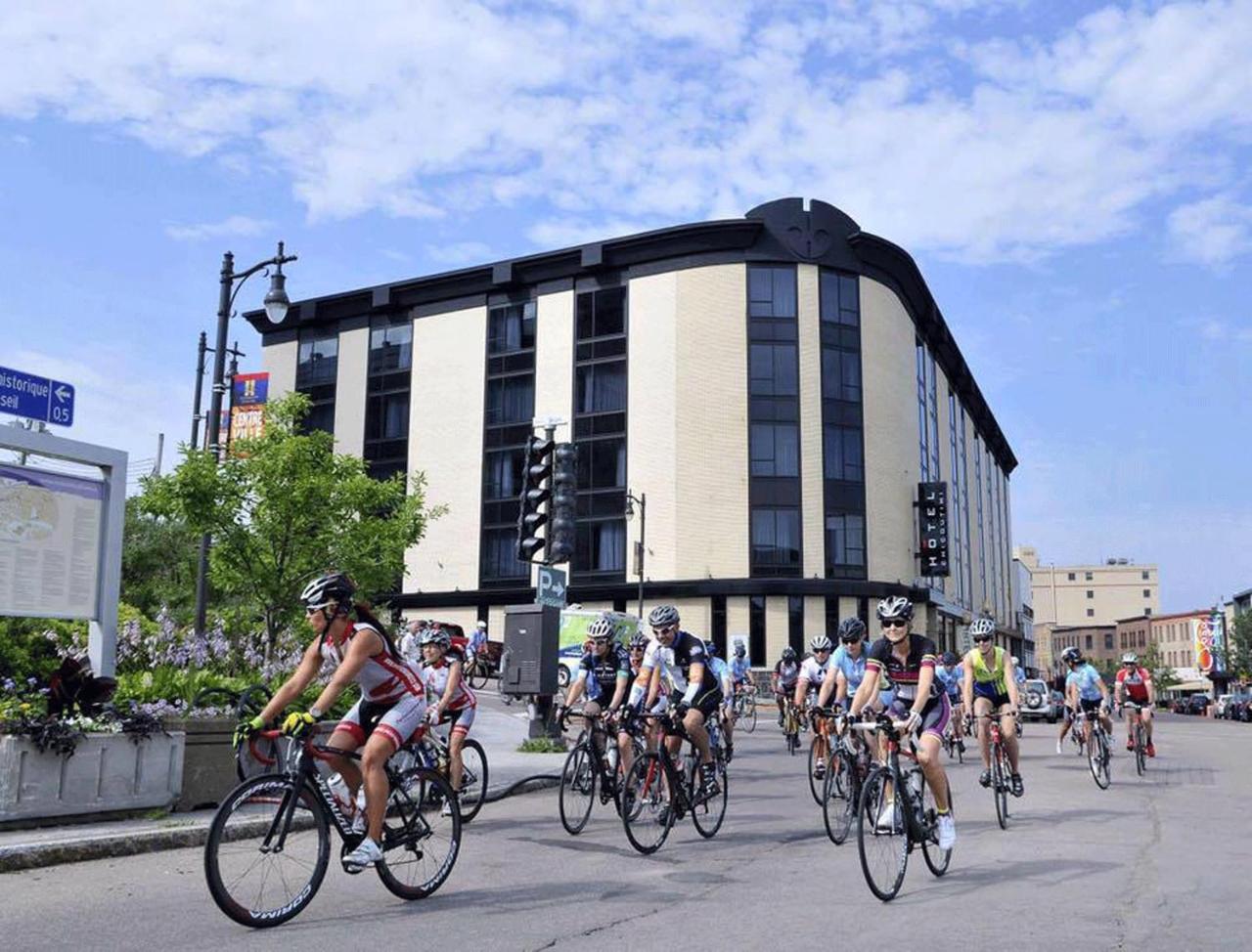Hotel Chicoutimi, Affilie A Hyvi エクステリア 写真