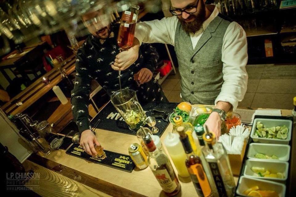 Hotel Chicoutimi, Affilie A Hyvi エクステリア 写真